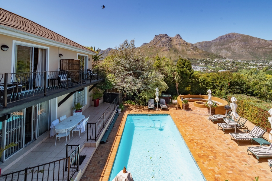 8 Bedroom Property for Sale in Hout Bay Western Cape